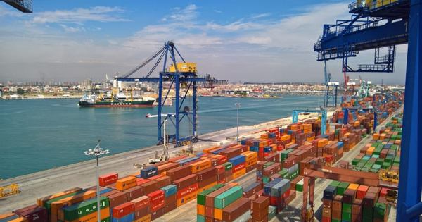 Container throughput at the port of Valencia affected by international geopolitical and economic uncertainty