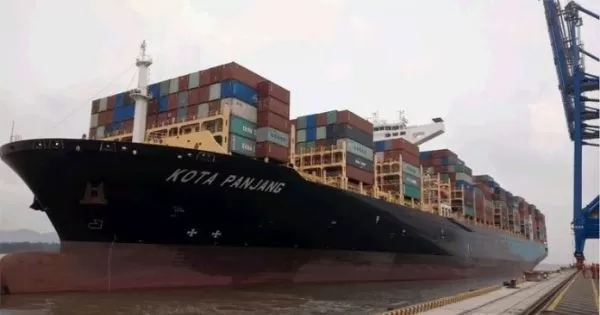 Kota-Panjang-Neo-Panamax-vessel
