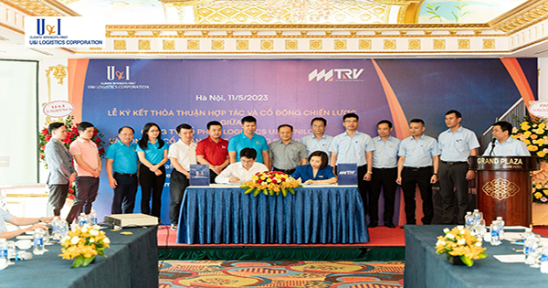 Đại diện lãnh đạo U&I Logistics Corporation và TRV ký thỏa thuận hợp tác chiến lược