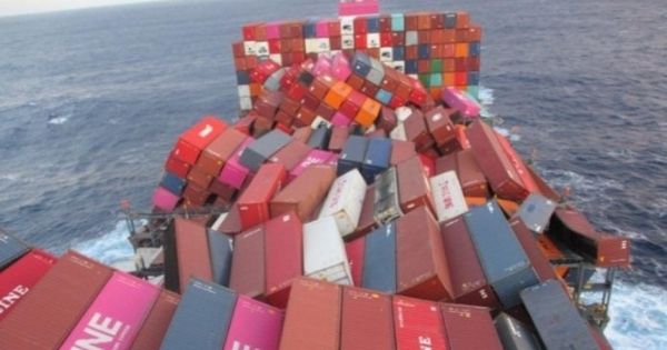 sap-container-tren-tau-one-apus-hang-hoa-bi-thiet-hai-co-the-vuot-qua-con-so-1900-container
