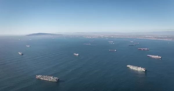 tac-nghen-cang-tai-long-beach-los-angeles-My