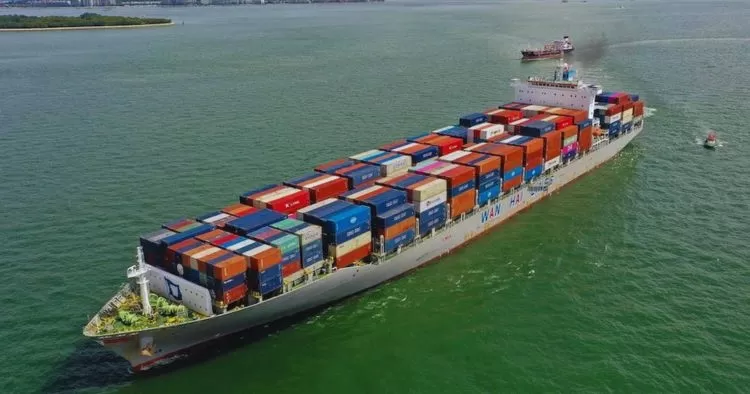 Wan Hai vessel