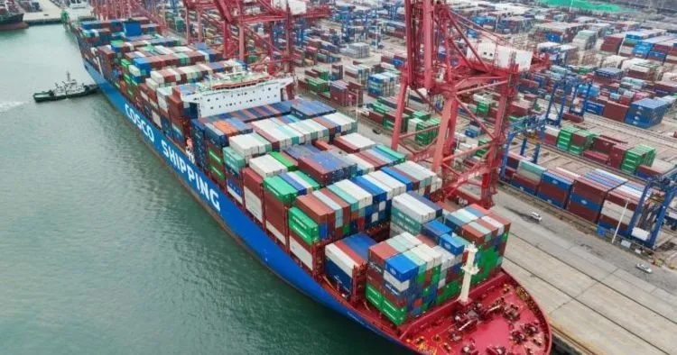 COSCO-vessel