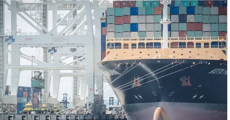 container-ship