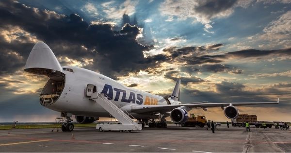 Atlas-Air-Worldwide-hang-van-tai-hang-khong-quoc-te