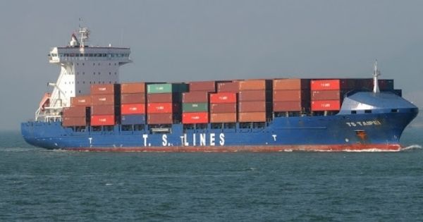 hang-tau-ts-lines-nang-cap-dich-vu-chau-a-va-uc