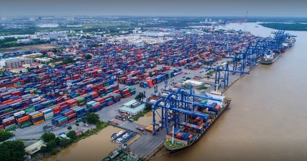 xuat-nhap-khau-hang-hoa-container-tai-cang-cat-lai-viet-nam