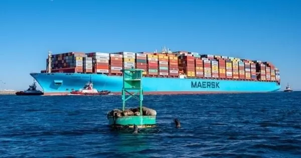 tau-Maersk-Essen-hang-tau-Maersk-Line