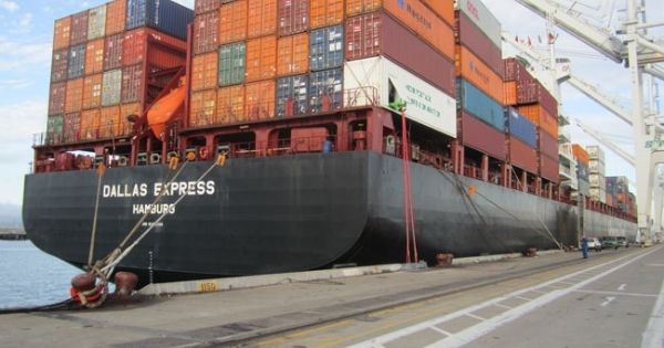 tau-container-hang-tau-hapag-lloyd
